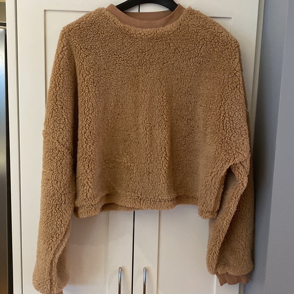 Bardot cropped fluffy sweater size large / xo - Picture 2 of 5